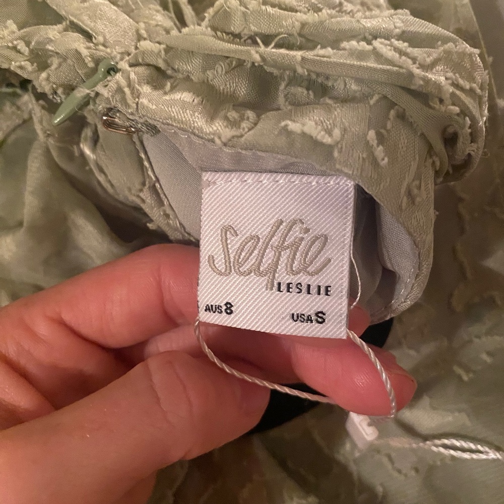 Selfie Leslie dress